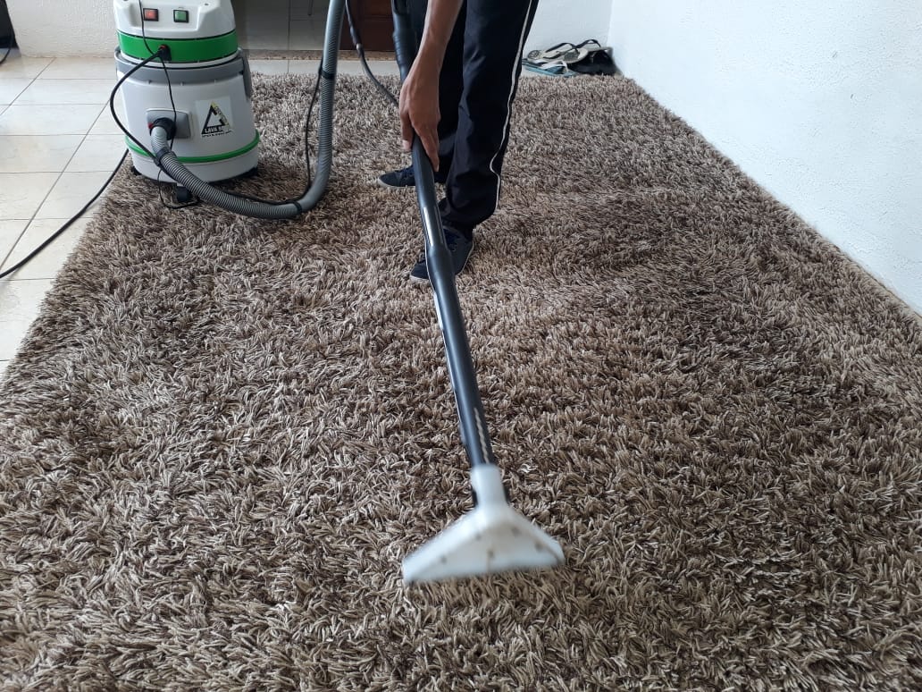 Lavagem interior de viatura